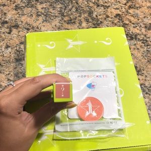 Jeffree Star Mystery Shade and Popsocket